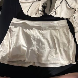 lululemon tennis skirt - never worn!